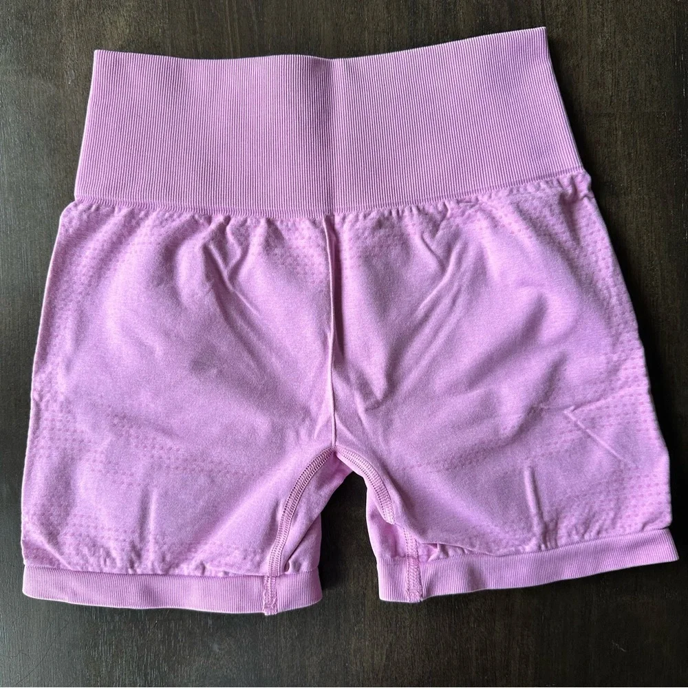 Gymshark Pink Seamless Athletic Shorts & Crop Long Sleeve Set - Picture 5 of 10